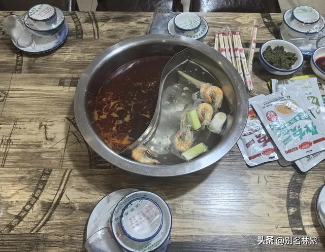在额尔古纳和网友去了免费的湿地公园，晚上在青旅吃涮羊肉（十）