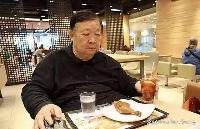 家花不如野花香！出轨保姆、逼死原配，如今过成这样只能算他活该