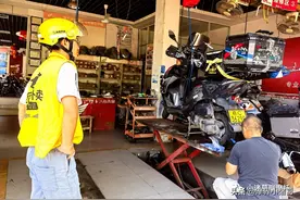 踏板摩托车补胎的最佳方式！图片