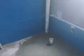 卫生间用防水涂料和丙纶布哪种好？终于有师傅说出实话，切记提醒图片