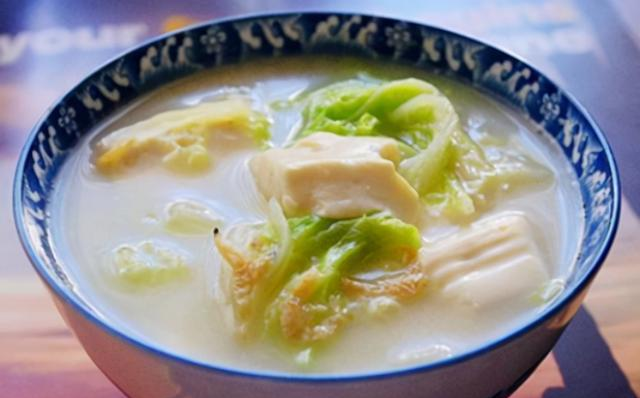 下班挤地铁，饿得前胸贴后背，却刷到外卖软件里一份凉拌金针菇