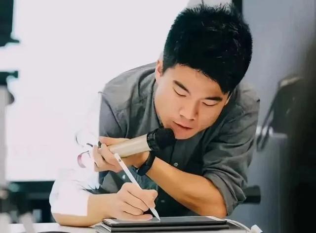 获得央视奖项仅5个月，董宇辉再亮新身份，原来他还有一张好牌