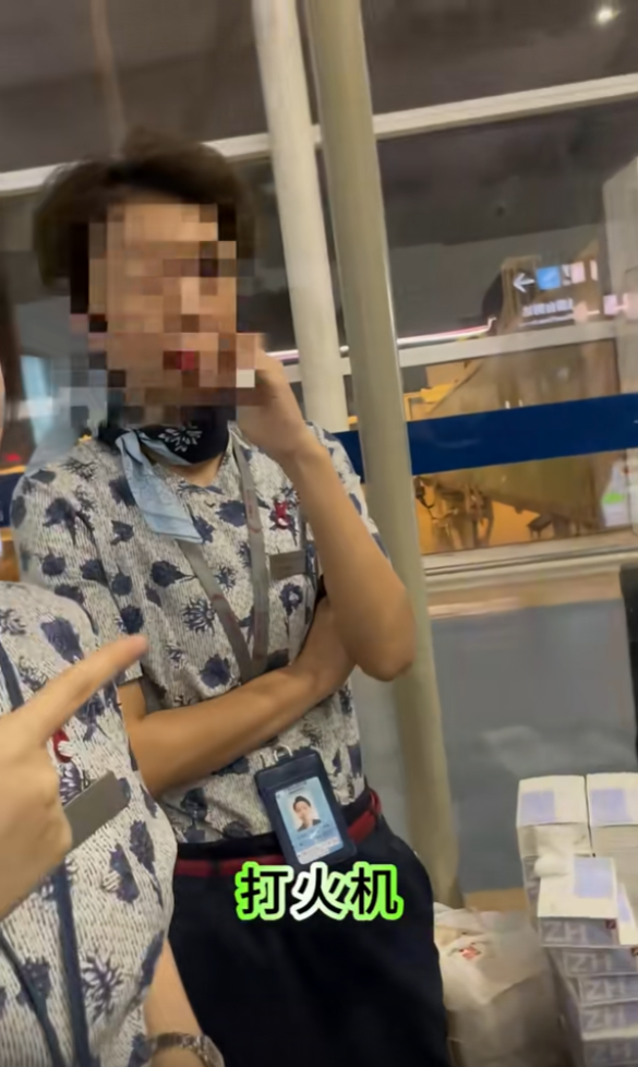 老外带火机坐飞机后续，当事人直播发声，3大疑点全解开