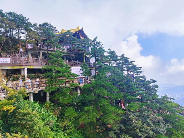 安徽潜山：天柱山上很反常