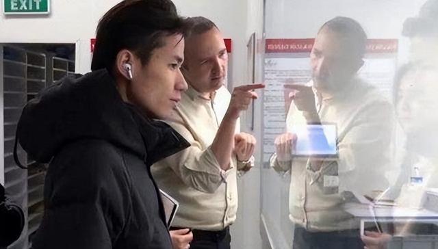 5年前，靠倒卖口罩一年赚60亿元，住5万一夜酒店的他，如今咋样了