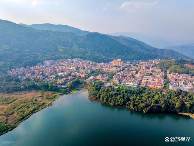 人均500躺平6城！逃离钢筋森林，这些山水小城藏着最野的松弛感