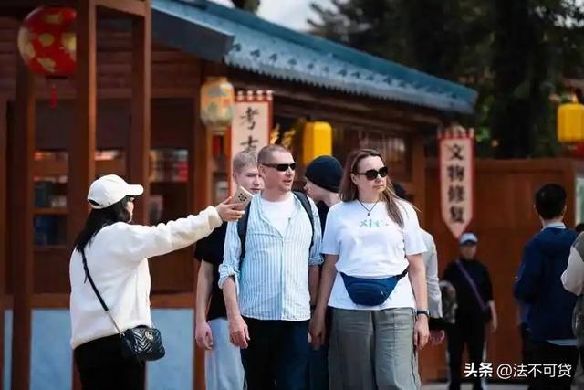 风向反了！免签后的中国，让外国人集体沉迷：回国连饭都吃不下