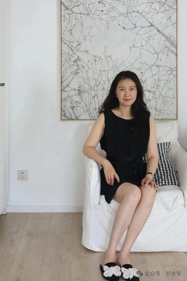 50岁妈妈I穿了二十年的经典小黑裙