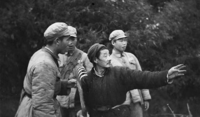 1950年，5000土匪包围解放军，匪首听错哨兵一个字，我军化险为夷