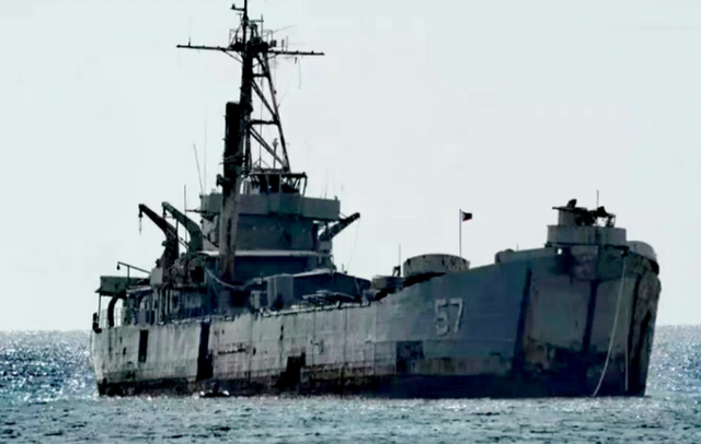 趴在中国仁爱礁9000多天的菲律宾军舰，如今已经再也拖不走了！