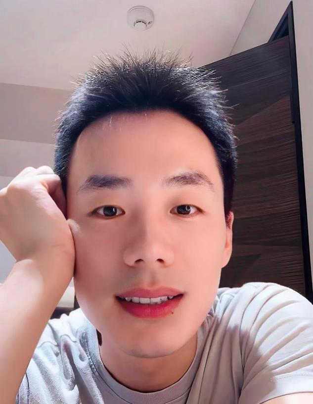 没有董宇辉的命，却得了董宇辉的“病”，顿顿终为年少轻狂买单