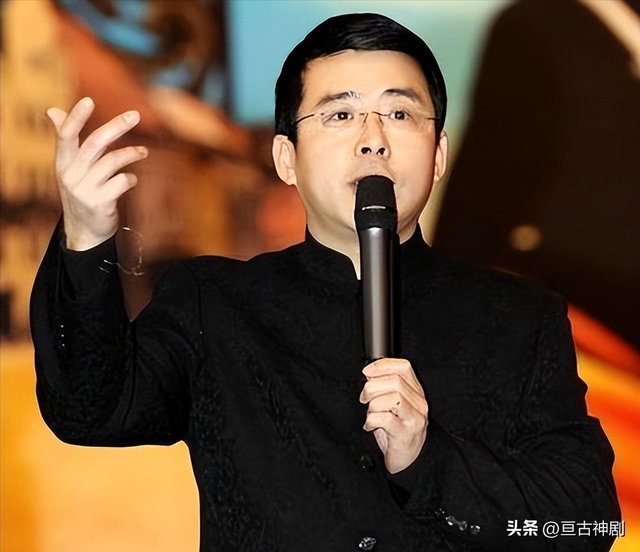那个曾扬言让中国给全世界道歉，惨遭央视开除的阿丘，如今怎样了