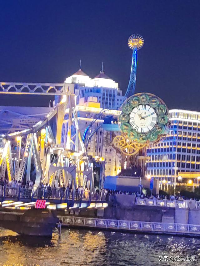 夜幕下的海河