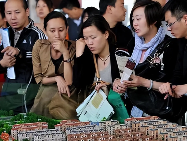 曹德旺预言要成真？若不出意外，2026年房地产将面临5大转折