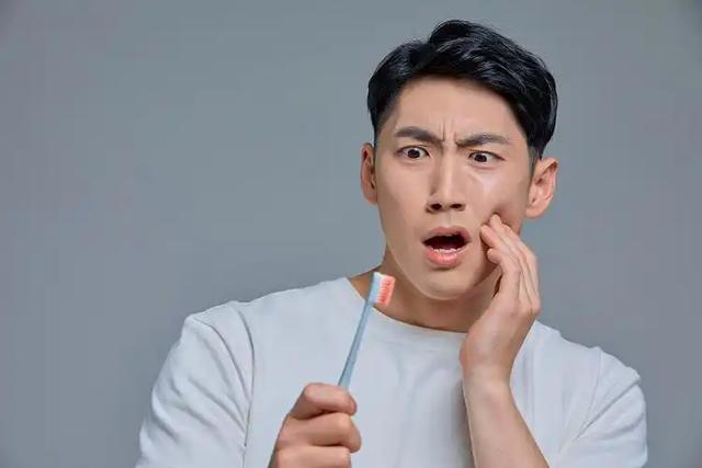 牙痛吃了甲硝唑还是不见效?搭配这个药,15分钟牙痛立消!