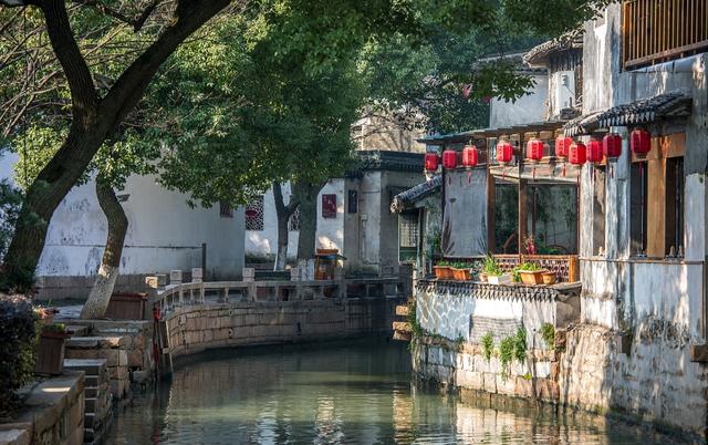 中国夜景最美的五个古镇，绝美风情醉游人，你打卡过几个