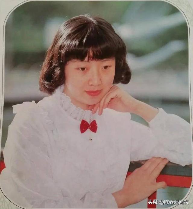 他被谢霆锋打成重伤，发妻6次流产绝情离开，如今街头卖卤肉为生