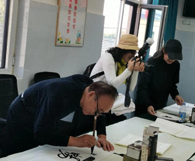 情满金秋迎重阳 文化养老暖人心