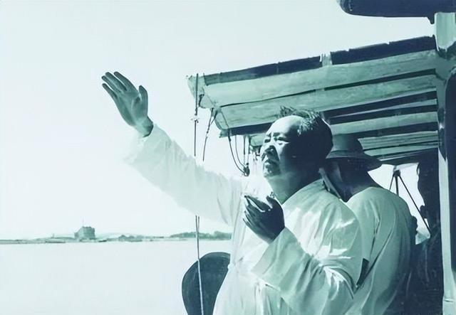 毛泽东：“外国人放个屁都是香的，害得我两年不能吃鸡蛋”