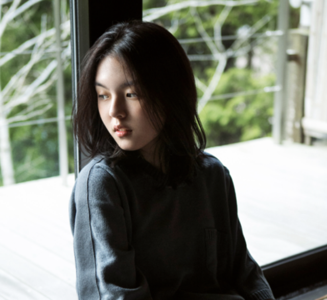 恭喜！李咏女儿官宣恋情！23岁法图麦晒和男友合影，两人有夫妻相