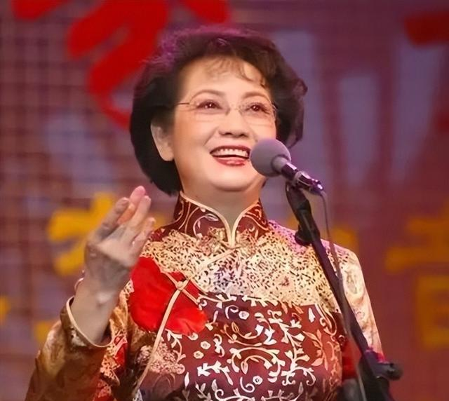京剧女神李维康患病丈夫不离不弃，如今北京养老，北大女儿很孝顺