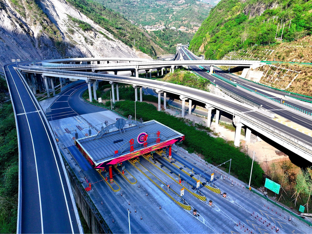 “路过乐山歇个脚，没想到发现了这么多宝藏景点”