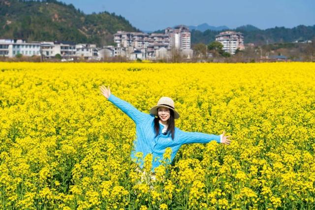 机位都踩好了！来明月山和油菜花海合个影吧！
