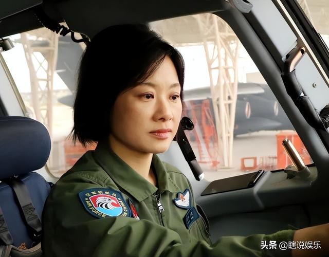 阅兵女机长身份曝光！私生活被扒牺牲太大，老公不简单，央视点名