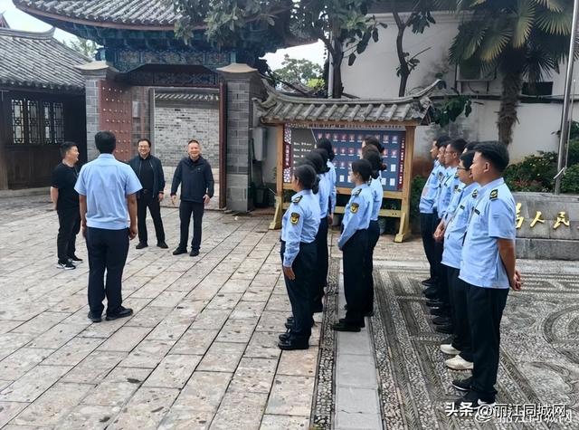 丽江古城：暑期高峰送关怀 一线坚守暖人心
