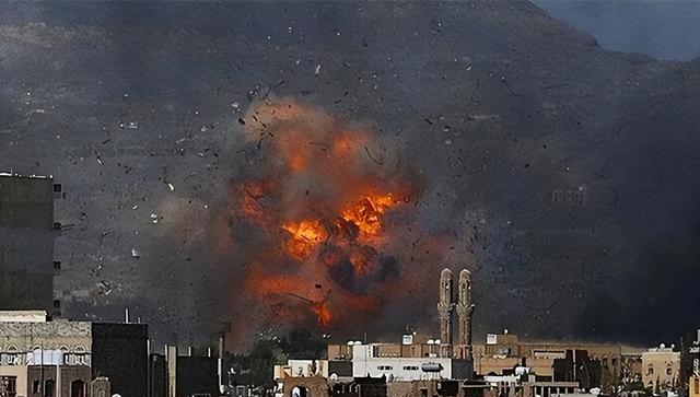 突发！沙特不宣而战猛烈轰炸，多款战机连续发射炸弹打破中东平静