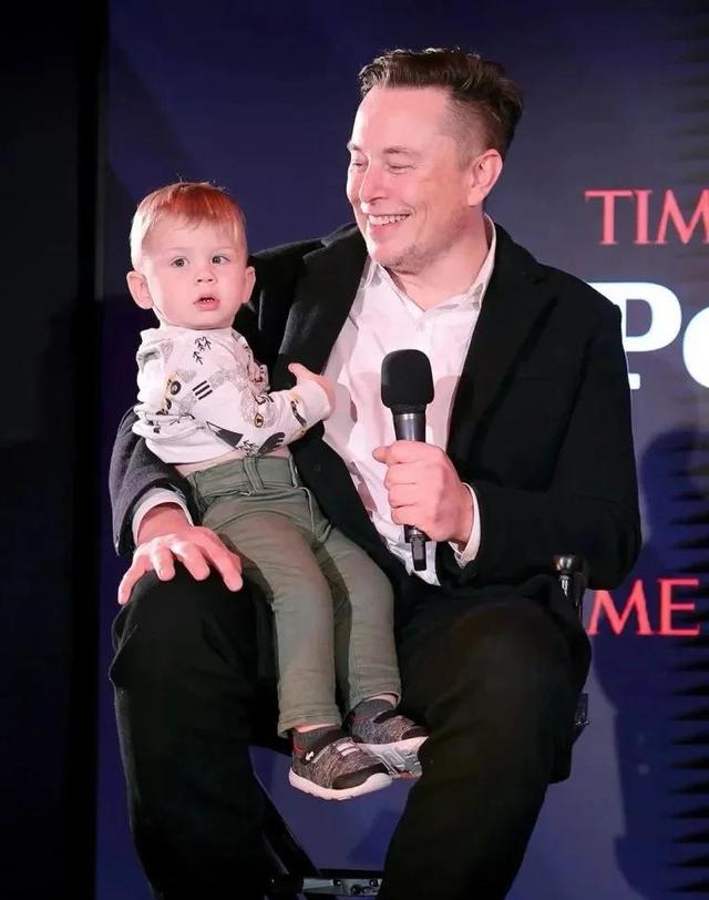 对标微信却翻车！X Chat功能拉胯，美国用户不买账，马斯克尴尬了