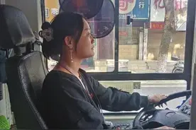 暖心！看岳阳这位公交司机与乘客的双向奔赴图片