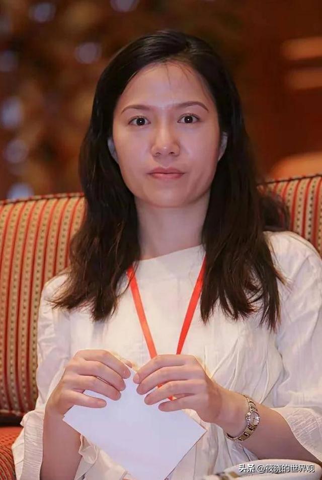 49岁的翁帆也没想到，杨振宁去世后，竟因一个举动实现口碑暴涨