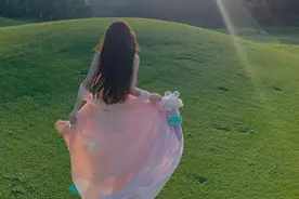 面对把她当替身的男主，她告白了他的富婆母亲图片