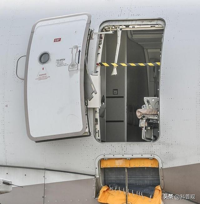 空姐开关舱门太费力！飞机造价过亿，为什么不肯装自动舱门？