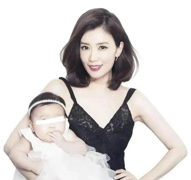 51岁的贾静雯没有想到，二婚老公修杰楷让她难堪