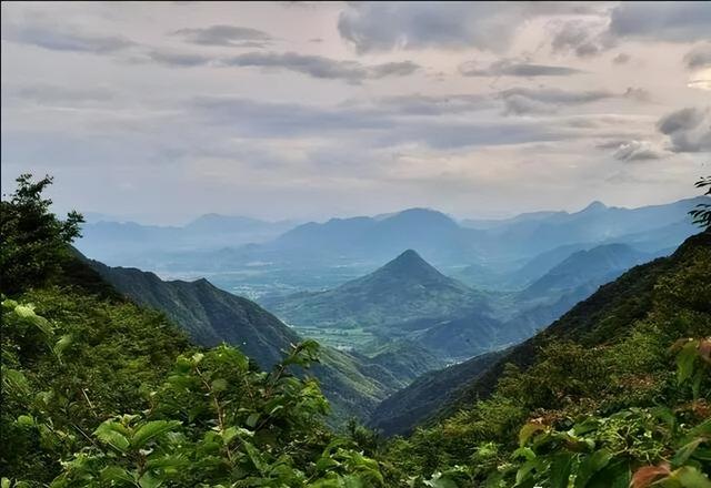 秋染东黄山：彩林、古道……这趟色彩约会快冲呀！| 皖美秋日