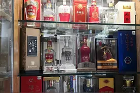 家中若有这类五粮液，建议保存好！单瓶价值或破万，别随意处理图片