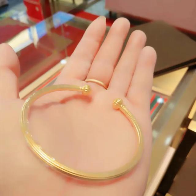 心要彻底碎掉了！金价是已经失控了吗？100克的金手镯，10万零800