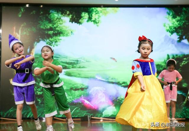 公办幼儿园突然免学费！民办园老板连夜算账，家长却愁得睡不着：转园还是硬扛？