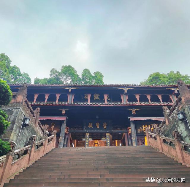 报国寺，从尘世走向净土的起点