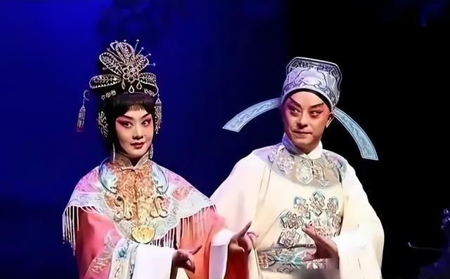 至今未婚未育，身边却有男人陪了近27年！59岁的她才是真人间清醒