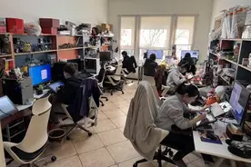 《哪吒2》爆火背后，动画从业者的真实现状：低薪、高压、行业寒冬，他们想要被看到图片