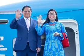 越南总理夫人访韩，一张旺夫脸穿蓝色奥黛好美，没和金建希同框图片
