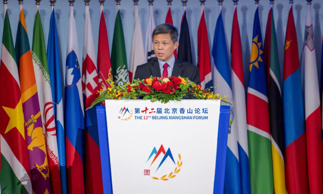 当着全球媒体的面，新加坡防长用中文喊出一句话，不做美国代理人