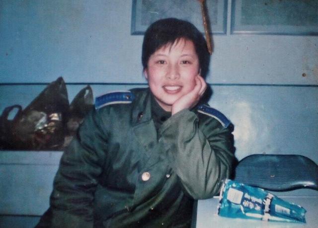 返回舱降落有多难受？王亚平刚出舱就被抬走，宇航员的牺牲太多了