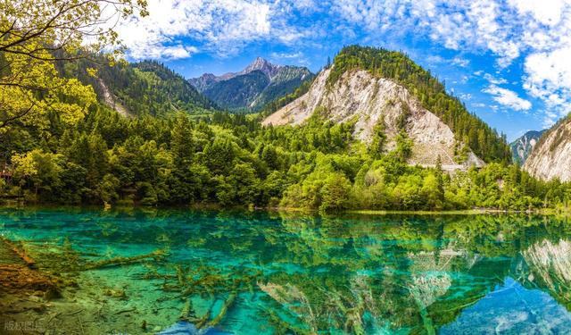 秋日九寨沟文案，遇见各式各样的浪漫