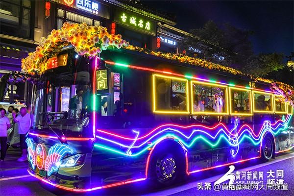玫瑰音乐巴士启航：穿越古城的浪漫之旅