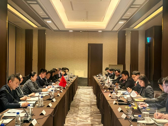 李在明访华前突翻脸，要求韩国海警抓中国渔船，高市早苗偷着乐？