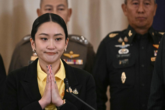 泰国女总理被迫交权，对华友好的他信家族，被人出卖陷入绝地？